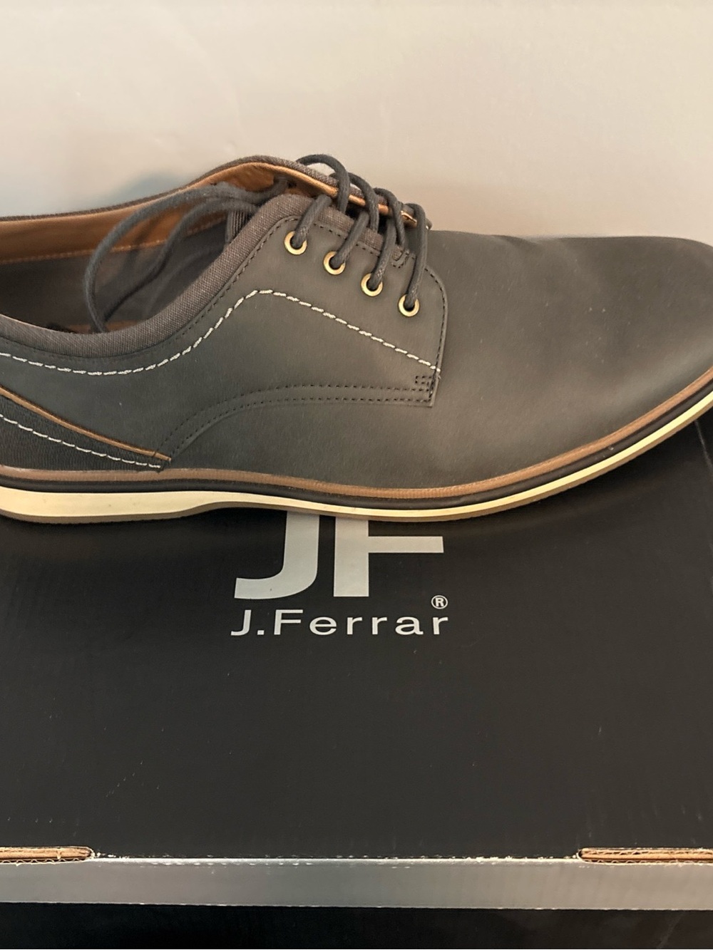 jf j.ferrar Men's Gray Lace-Up Boat Shoes with Tan Trim
